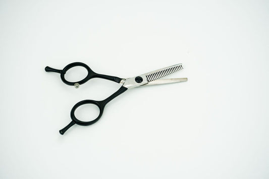 Washi Beauty - Black Pearl Swivel 5.75” Hair Cutting